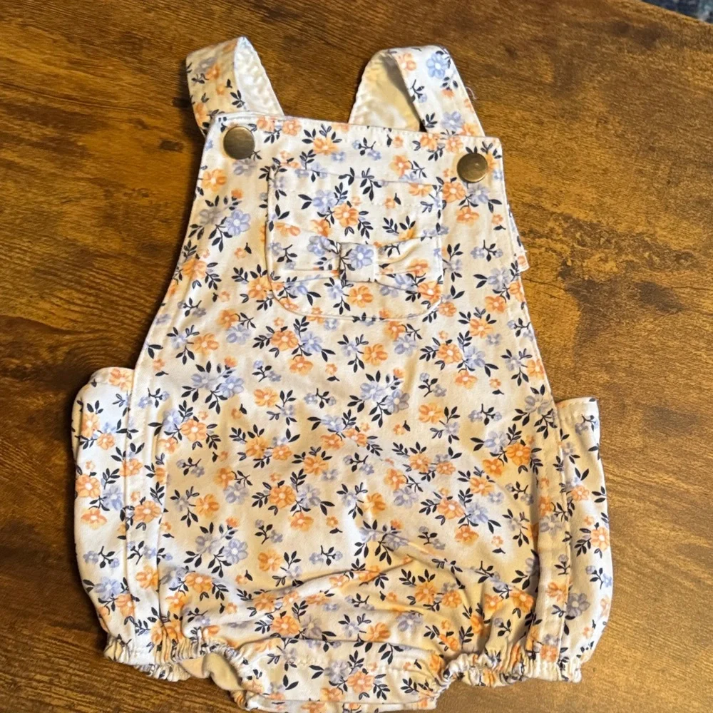 Assorted Baby Clothing Set - Picture 8 of 13